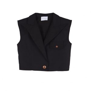Chaleco corto de lino negro, con hombreras, detalle de pinza en la espalda, botones de madera y un largo ideal para usar con pantalones de cintura alta.