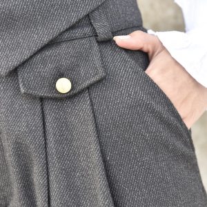 pantalon greta negro invierno lana, pantalon de vestir de tiro alto y cinturilla con detalles laterales de botones dorados